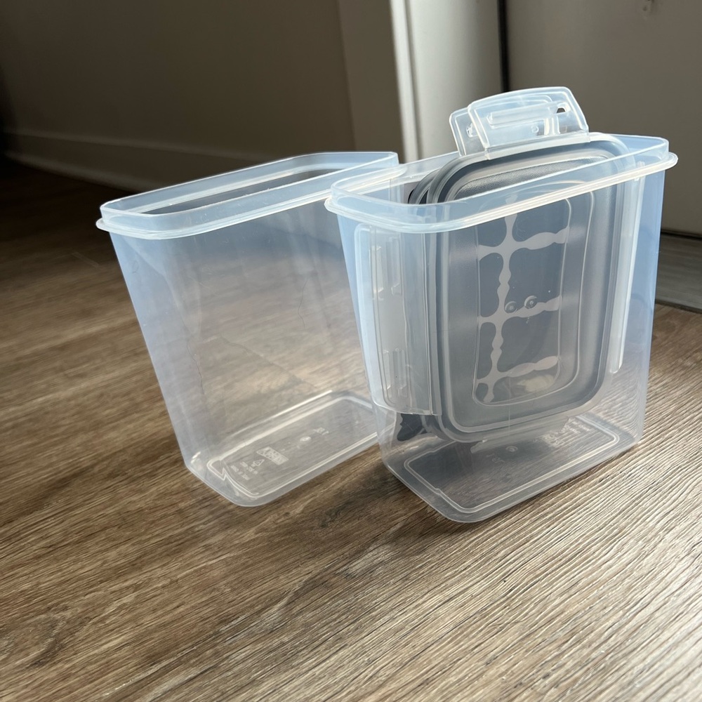 NWOT - Two Clear 1.5 Quart Food Storage Containers w/ Labels & Chalk Pen